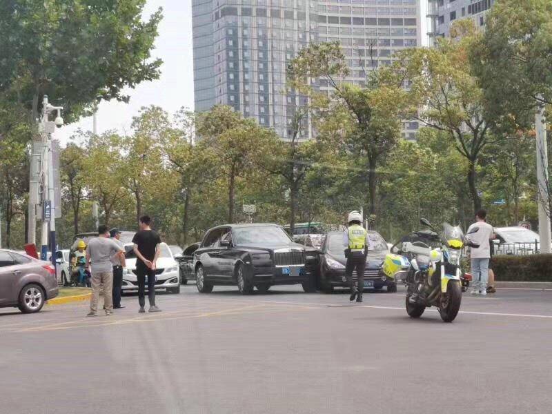 撞了豪车保险不够赔怎么办,豪车被撞怎么定损