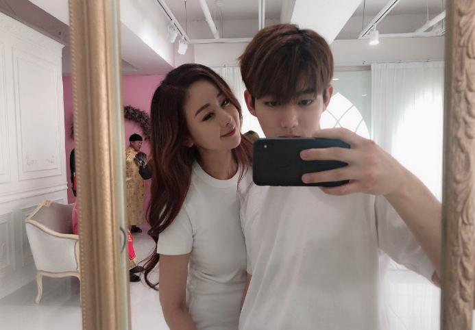 43岁韩国三级片女王，嫁25岁中国小鲜肉，大玩母子恋