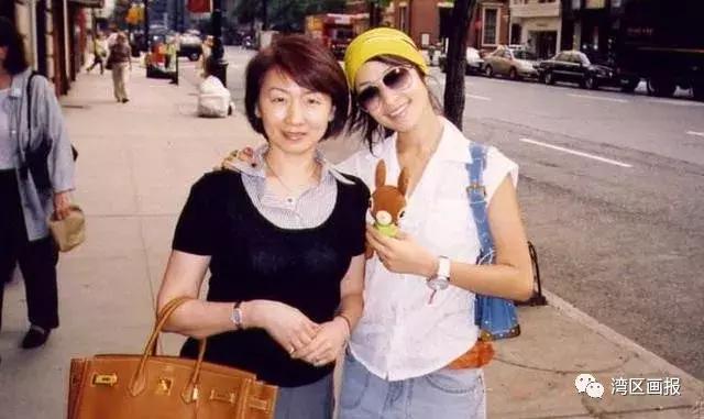 萧亚轩谈多少男友,和萧亚轩谈恋爱的男友