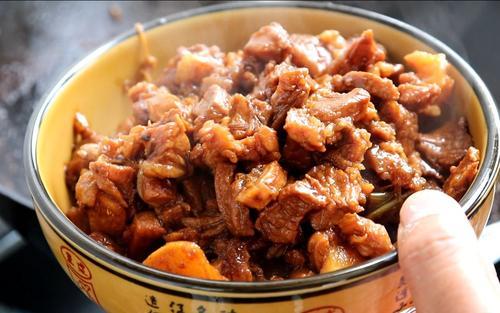 盘点6种美味的肉臊子做法,陕西二合一油泼肉臊子拌面