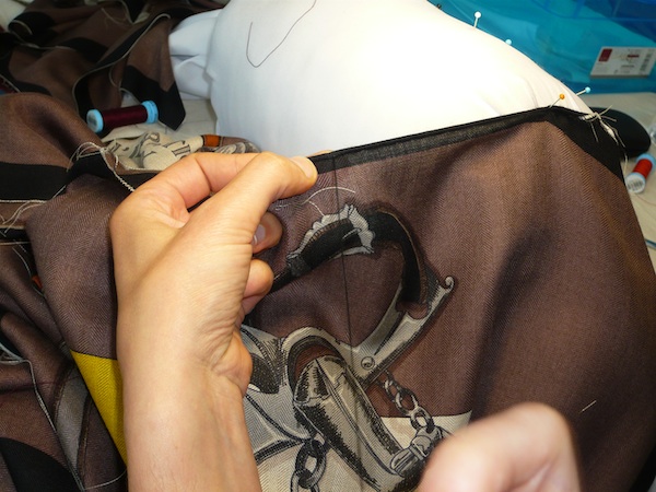 爱马仕丝巾为什么值得收藏,爱马仕丝巾一条