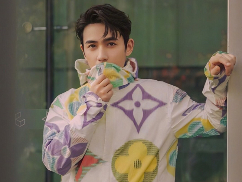 朱一龙时装男装图,在武汉穿西服的明星朱一龙