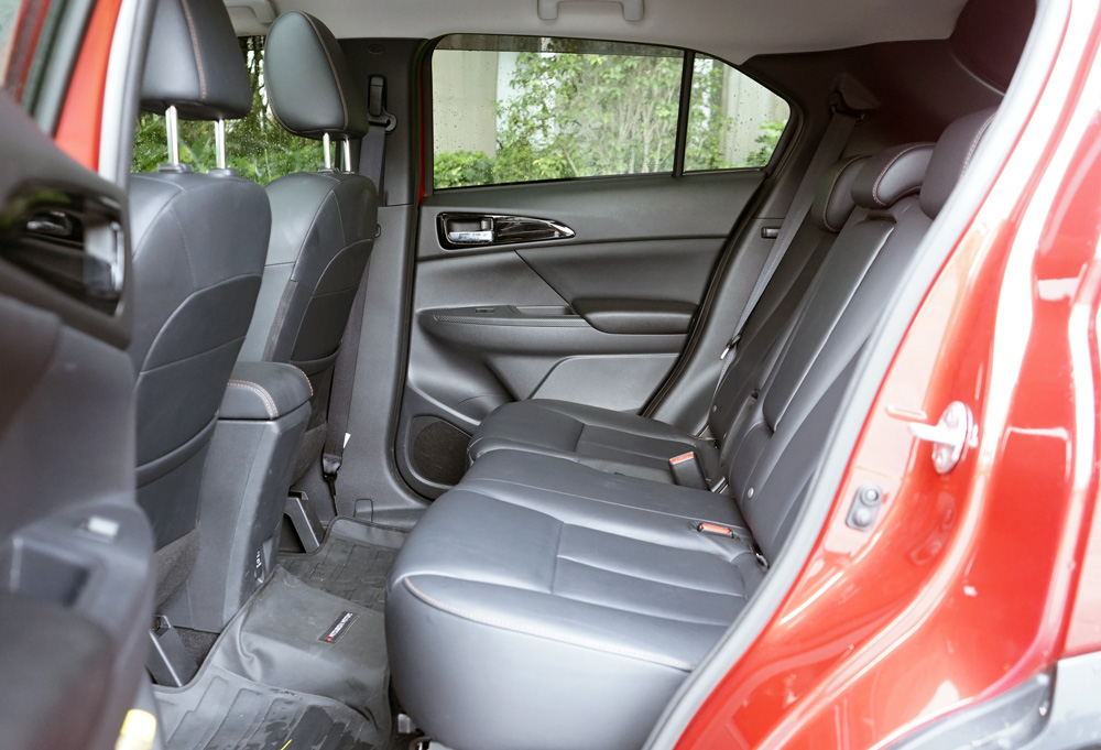 广汽三菱欧蓝德2.4四驱五座咋样,广汽三菱欧蓝德2.4五座顶配四驱