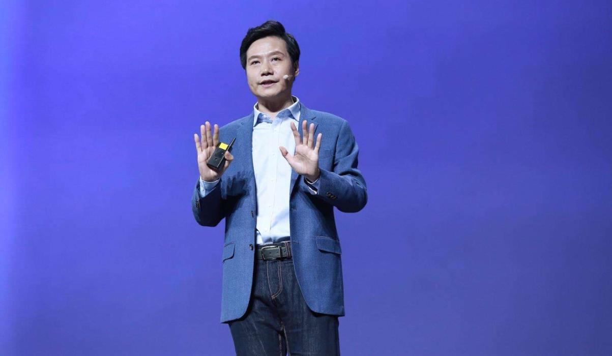 老罗和雷军的对话,老罗发布会感谢雷军