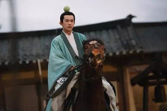 易烊千玺你是演员不是偶像,易烊千玺不是偶像是演员