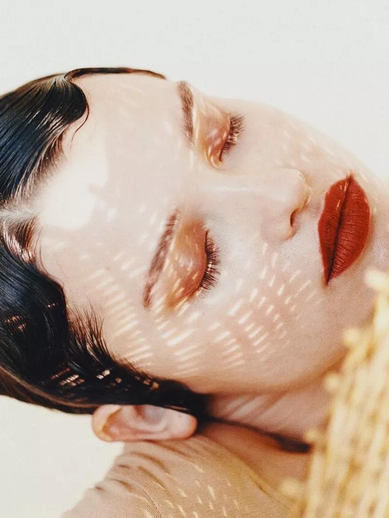 戴牙套凸嘴怎么化妆,凸嘴整牙削骨吗