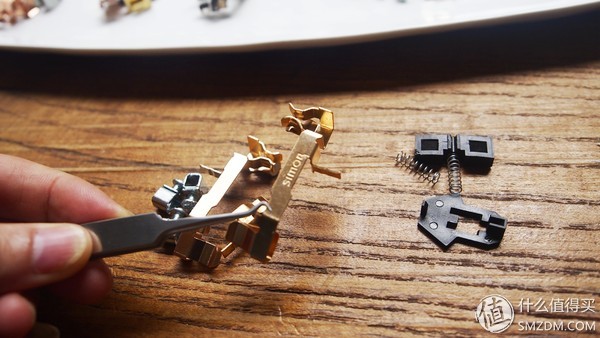 罗格朗开关插座内部结构如何组装,施耐德罗格朗西蒙哪个性价比高