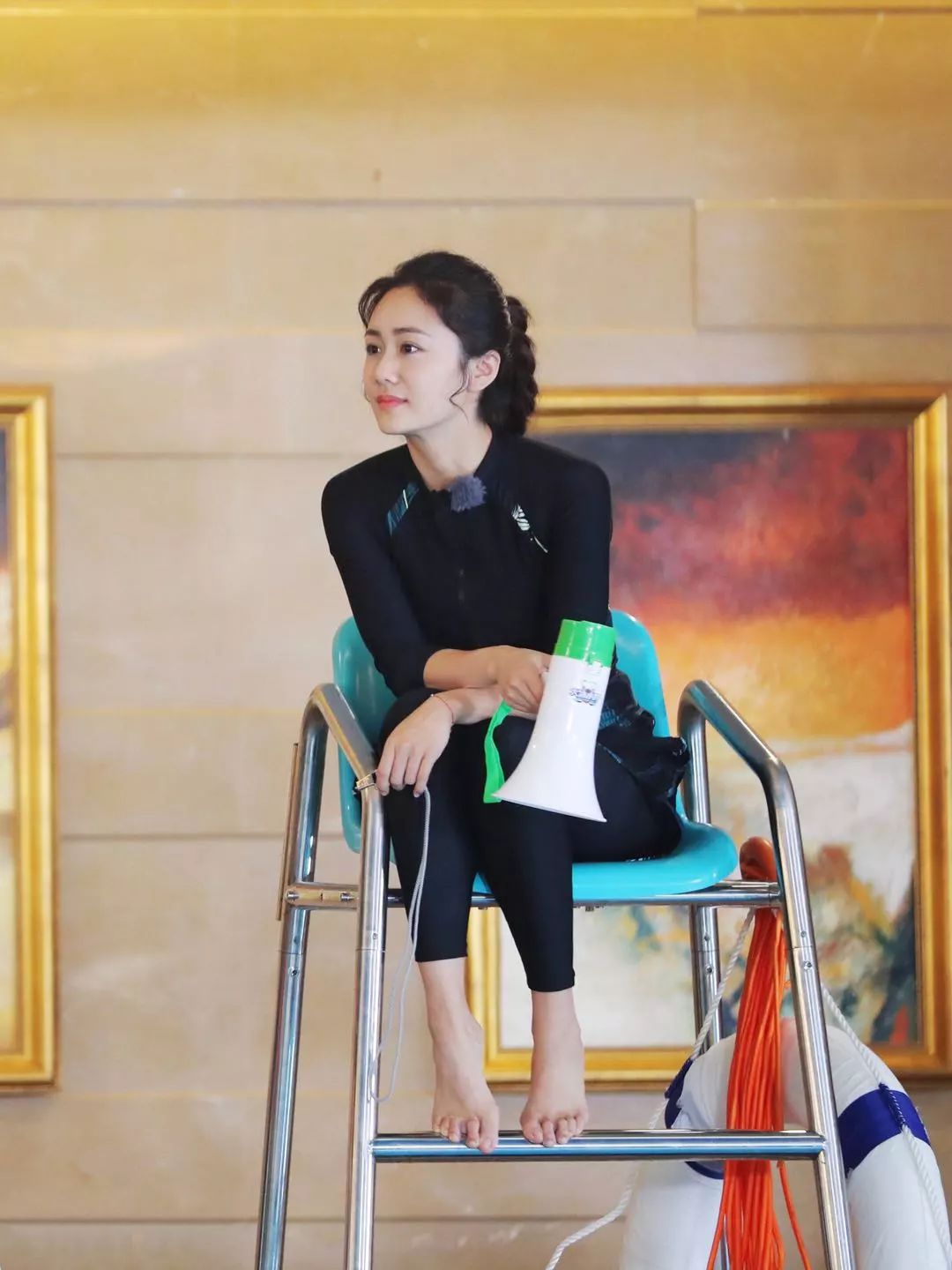 明星卖二手物品争议多,唐嫣吴昕被吐槽,她竟然卖过期产品!