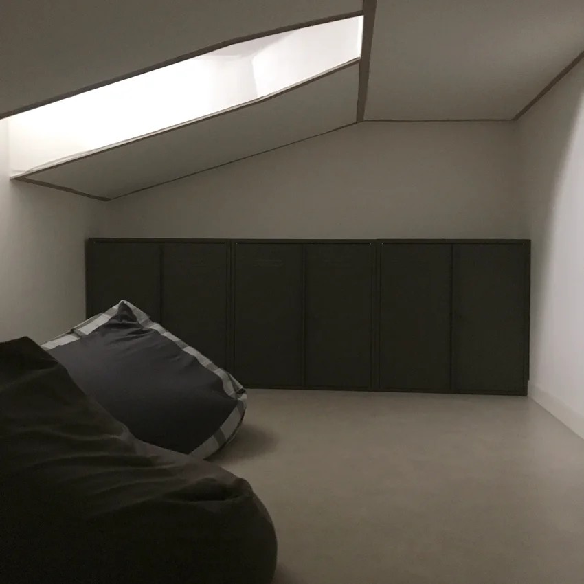 11层顶楼带阁楼露台,顶层带阁楼露台和底层带院子