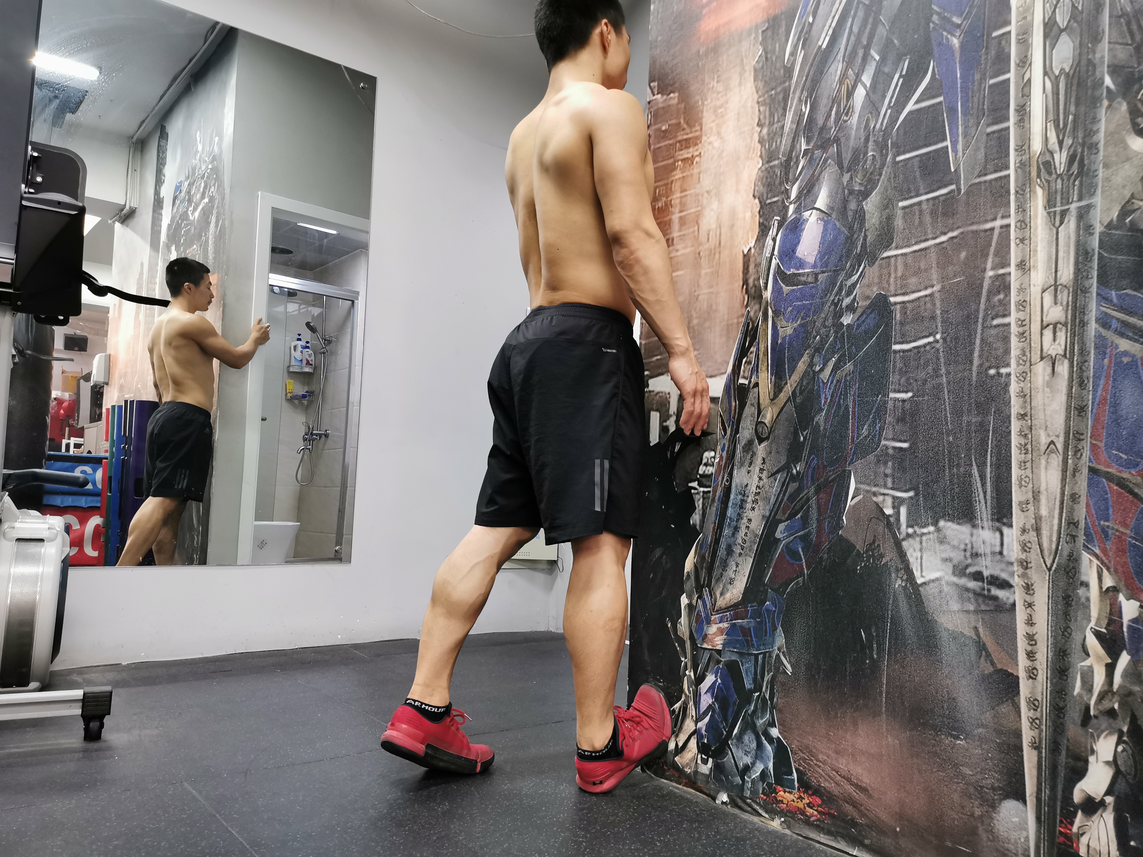 单腿深蹲入门教程,单腿深蹲的正确训练方法