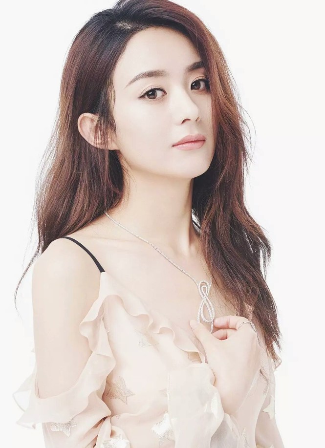 圆脸2022年减龄气质卷发发型中分,大气脸型适合中分发型