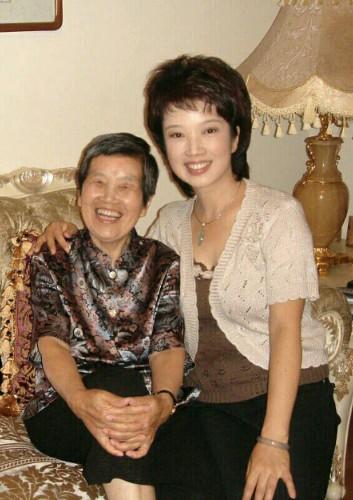 夕阳红主持人黄薇早期照片,夕阳红黄薇主持视频