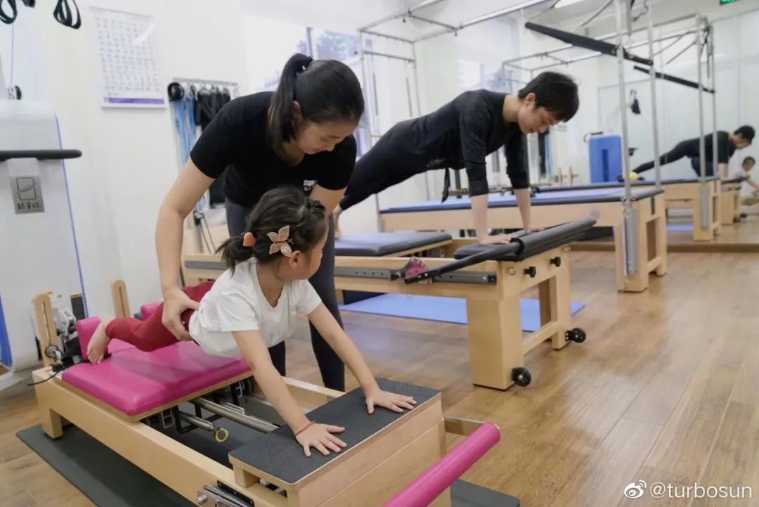 初学者应该练瑜伽还是普拉提,如何判断练瑜伽还是练普拉提