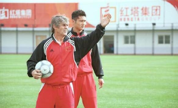 米卢事件的来龙去脉,米卢带领国足杀进世界杯纪录片