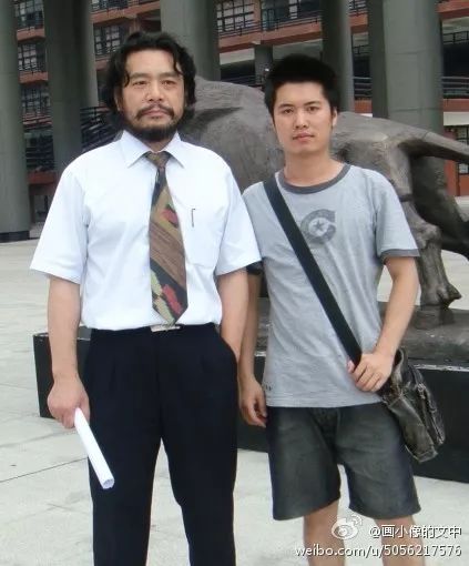 比起打印画，美院毕业的他，笔下这种彩铅水彩画才好看哭了~