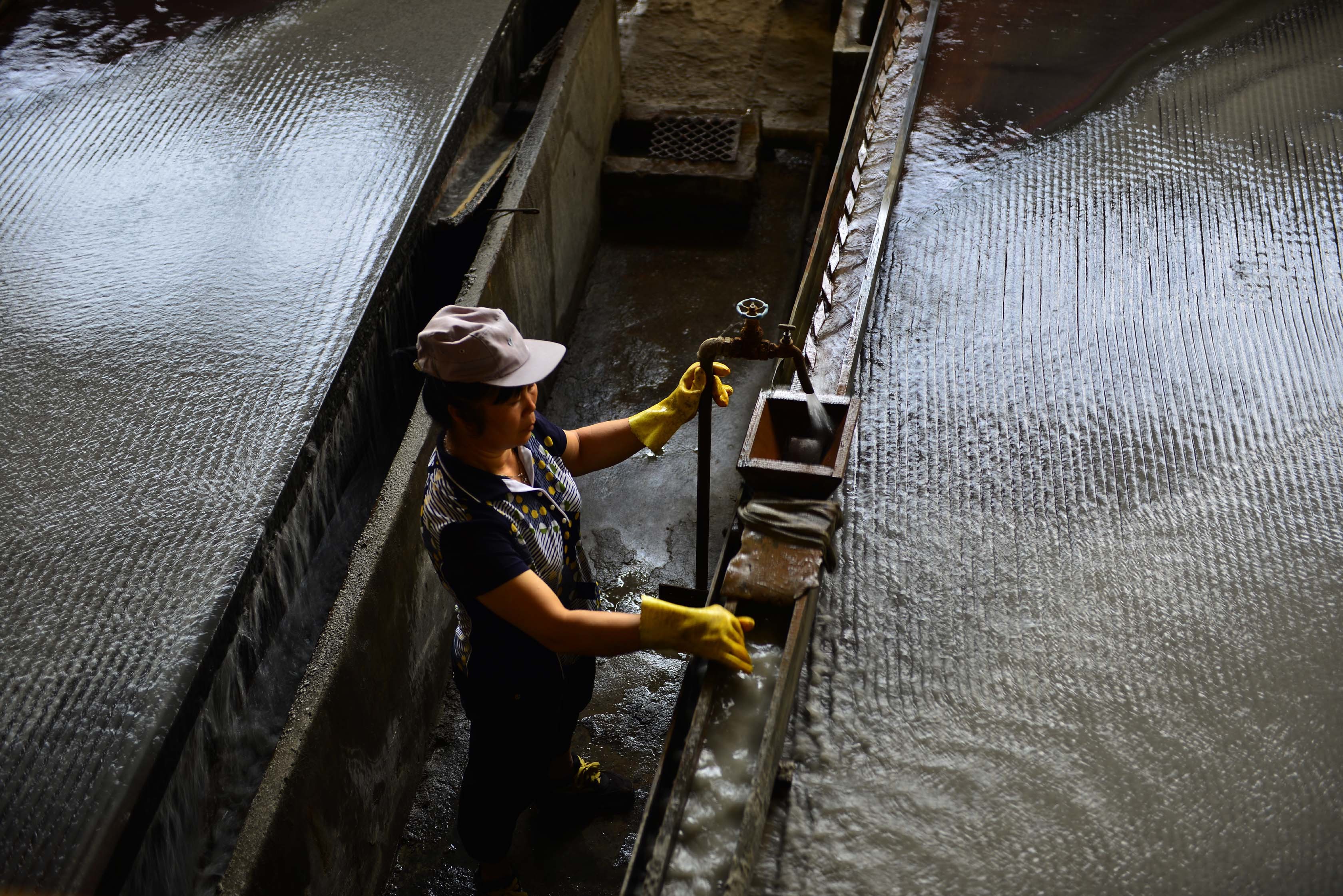 美国说不怕中国*土稀**牌，专家建议禁止出口不友好外企，美国*火军**商有点慌