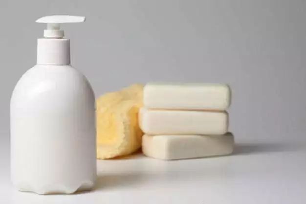 沐浴露洗后滑滑是什么原因,用完沐浴露还有滑腻感觉