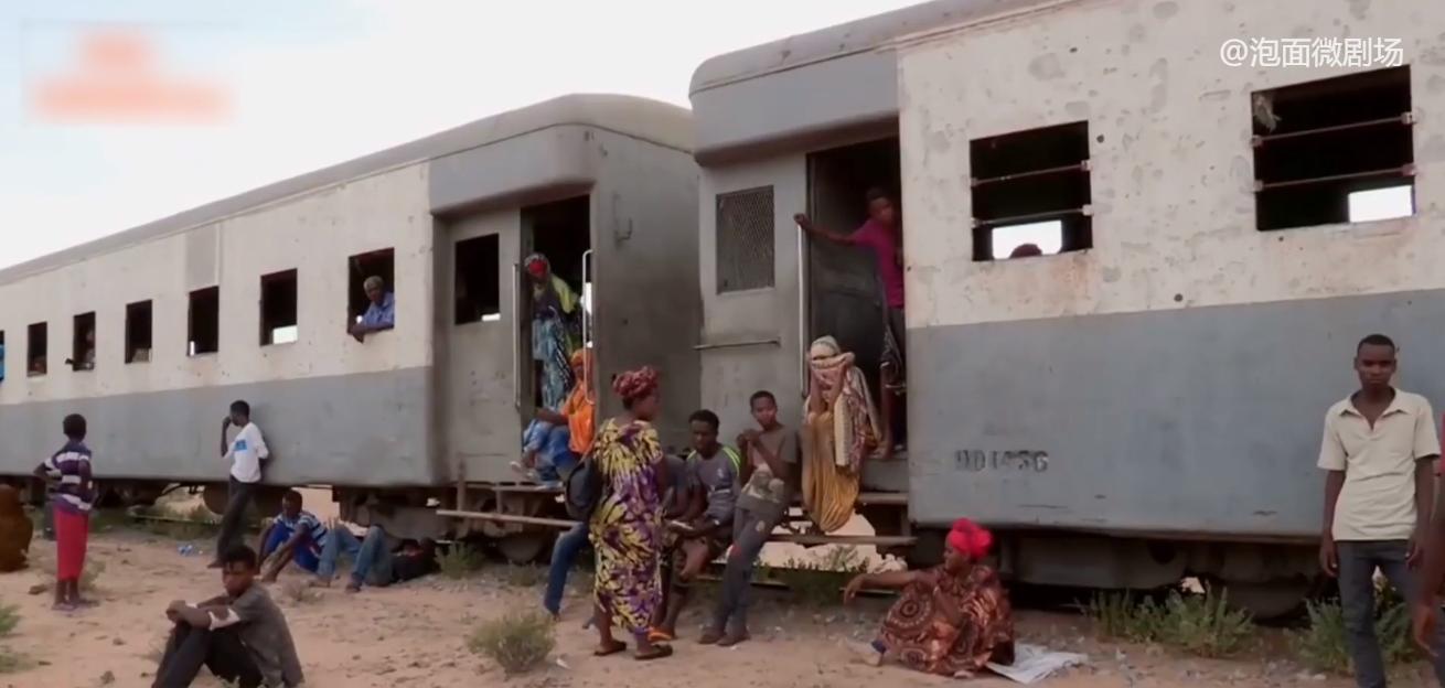 非洲的奇葩铁路：火车照明靠手电筒，不脱轨就是中大奖！纪录片