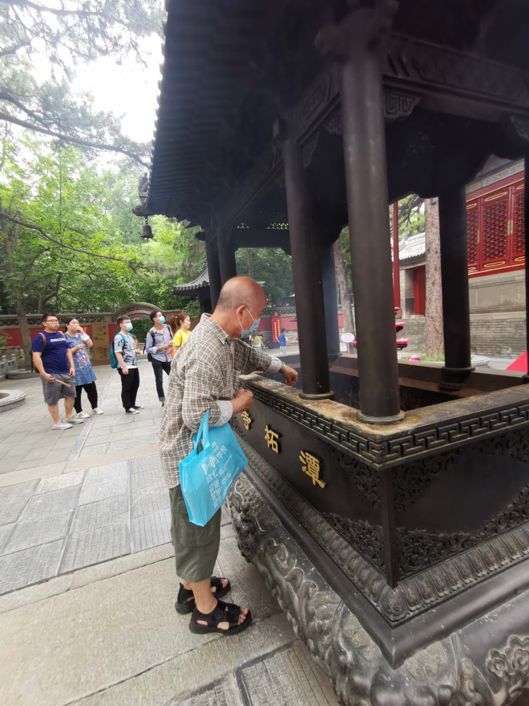 家有一老一小怎么办,父母天天说一把屎一把尿