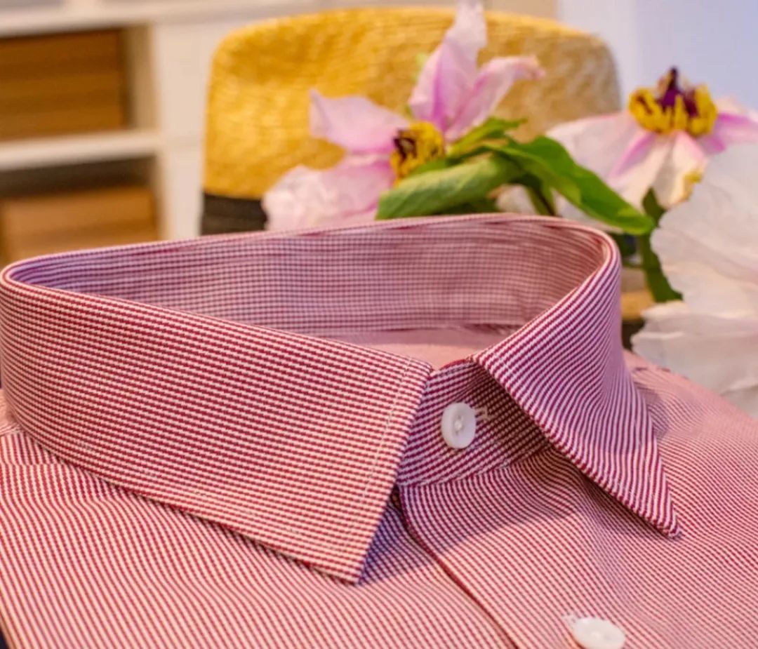 衬衫三大挑选法则解锁春季新时尚,舒适耐穿的基础款长袖衬衫