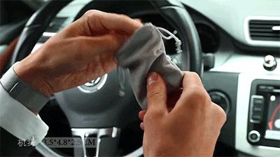 插在手机上的剃须刀，使用手机供电，随时随地让你保持完美颜值