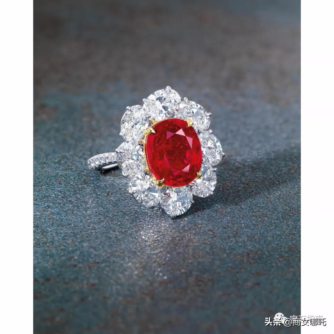 天然翡翠项链拍出2.14港元,香港翡翠4888克拉项链拍卖