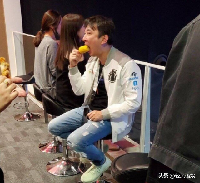 王思聪游日本吃拉面,王思聪外国购物