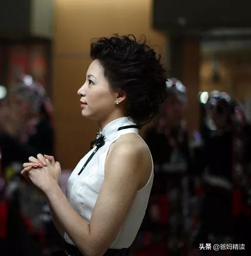 董卿从开始到结束春晚回顾,董卿退出央视后现在做什么呢