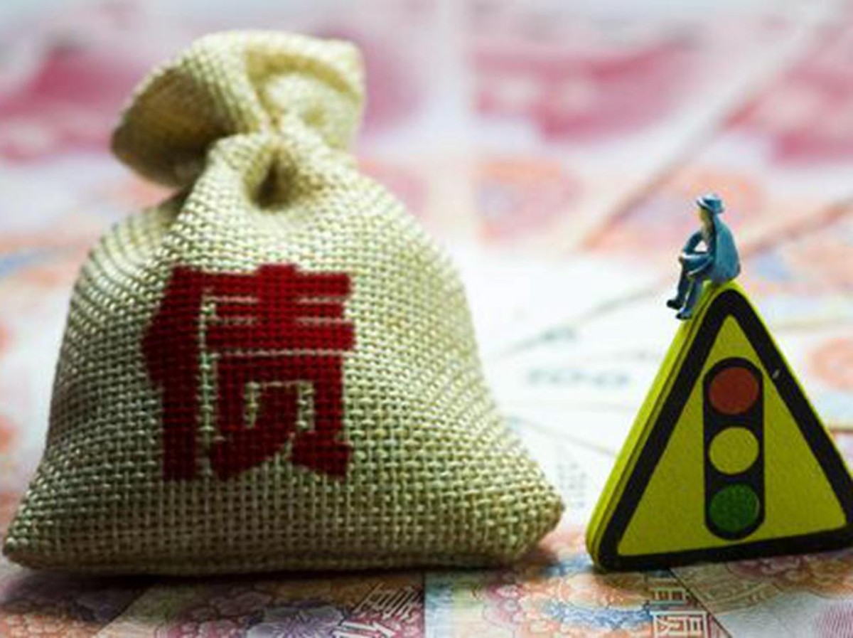 月薪4千养活全家，男子欠银行百万没钱还，一个操作后只还34万