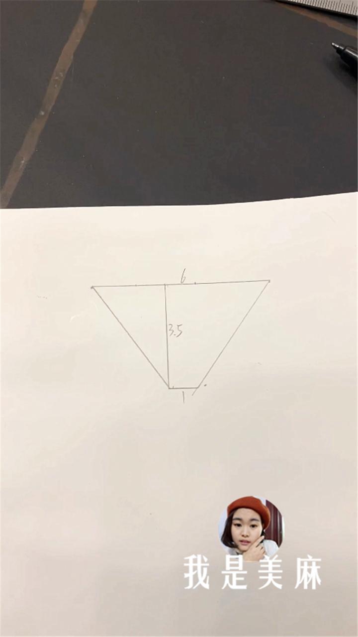 爸爸用塑料片做了个3d投影仪,自制3d投影仪看电影