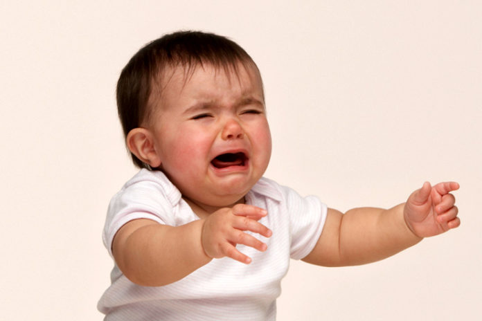 12个月宝宝睡觉不踏实易哭闹原因,上幼儿园哭闹的原因和安抚的方法