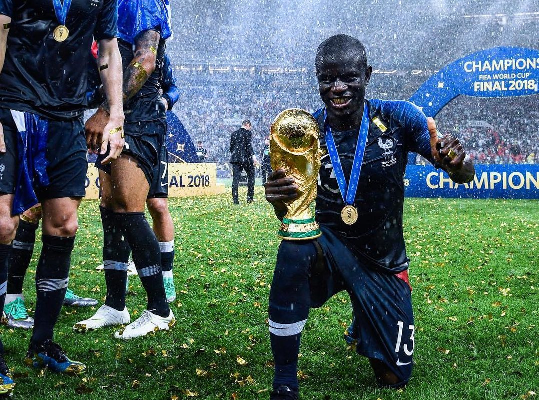 足坛十大劳模：坎特曼朱米尔纳众望所归最后一位是工人阶级英雄