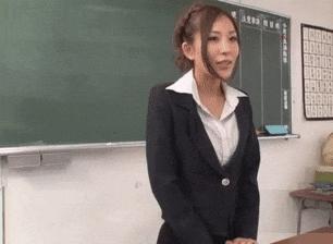 这两位大哥真牛，不知这树还能让他们爽多久