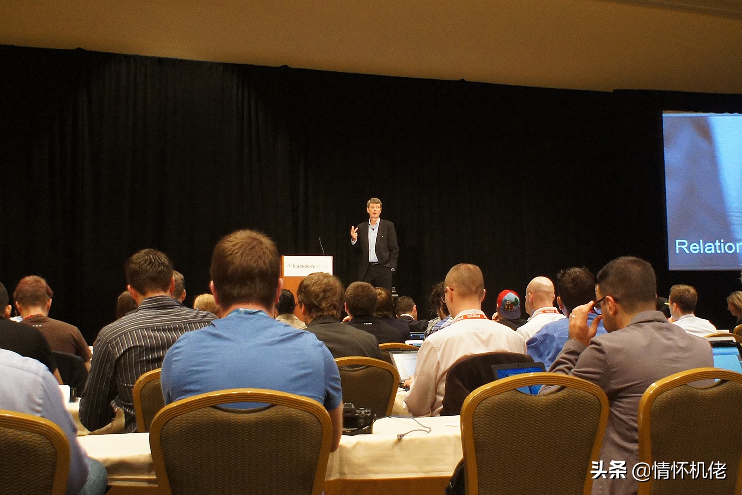 黑莓9900键盘亮了开不了机,黑莓9900光学触摸板