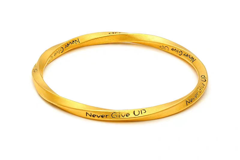 中年女性适合戴什么款式黄金手镯,适合年轻人戴的黄金手镯样式