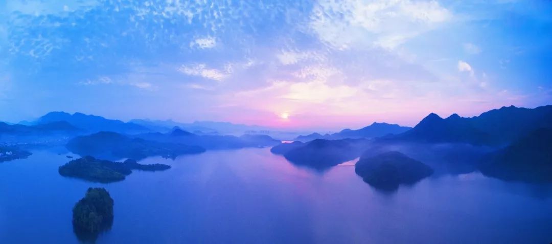 吐鲁番的葡萄熟了的景色,吐鲁番的葡萄熟了美丽的风景