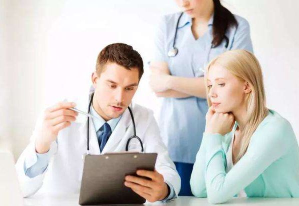 女性患上“阴道炎”，除了按药师的建议外，轻拍腹下2处