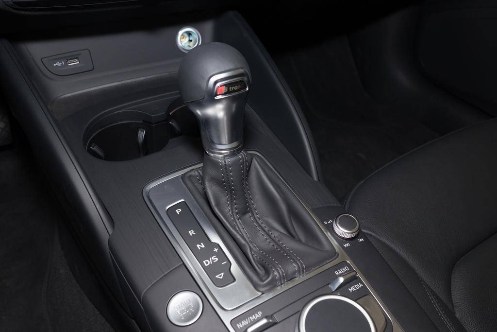 标配2.0T+7速双离合,进口奥迪紧凑敞篷没触控,靠颜值卖车?