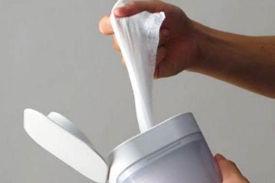 可以用湿纸巾擦屁股吗,刚出生小狗可以用湿纸巾擦屁股吗