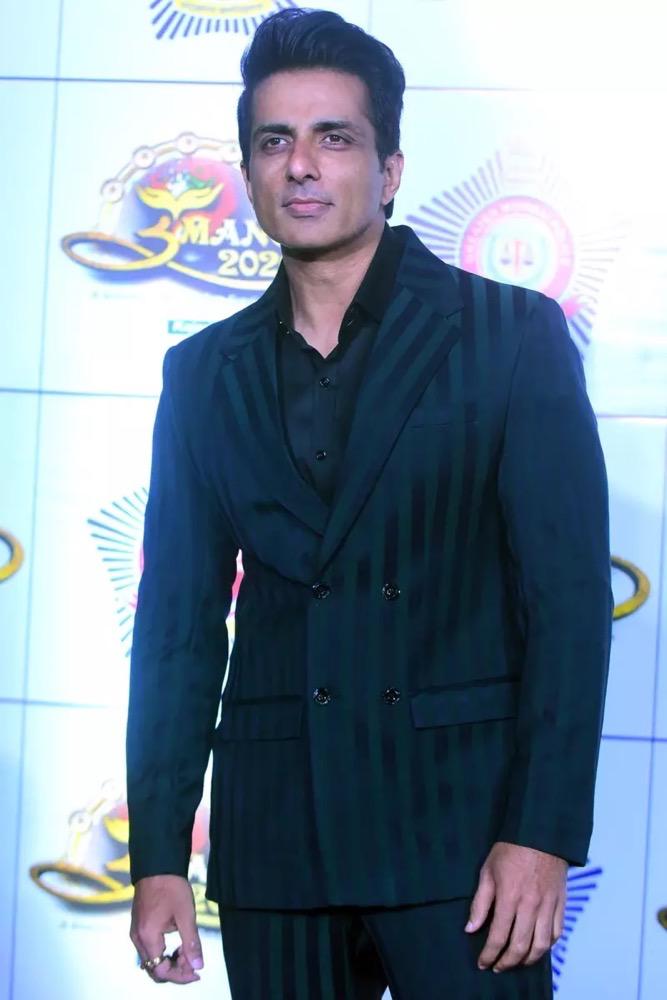 好莱坞明星给美国疫情捐款,为中国疫情捐款的外国明星