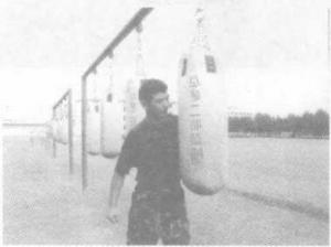 警用防暴棍对战短刀,警用棍式防暴器