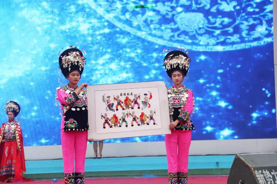 厉害了我们的新时代内容简介,松桃中等职业学校