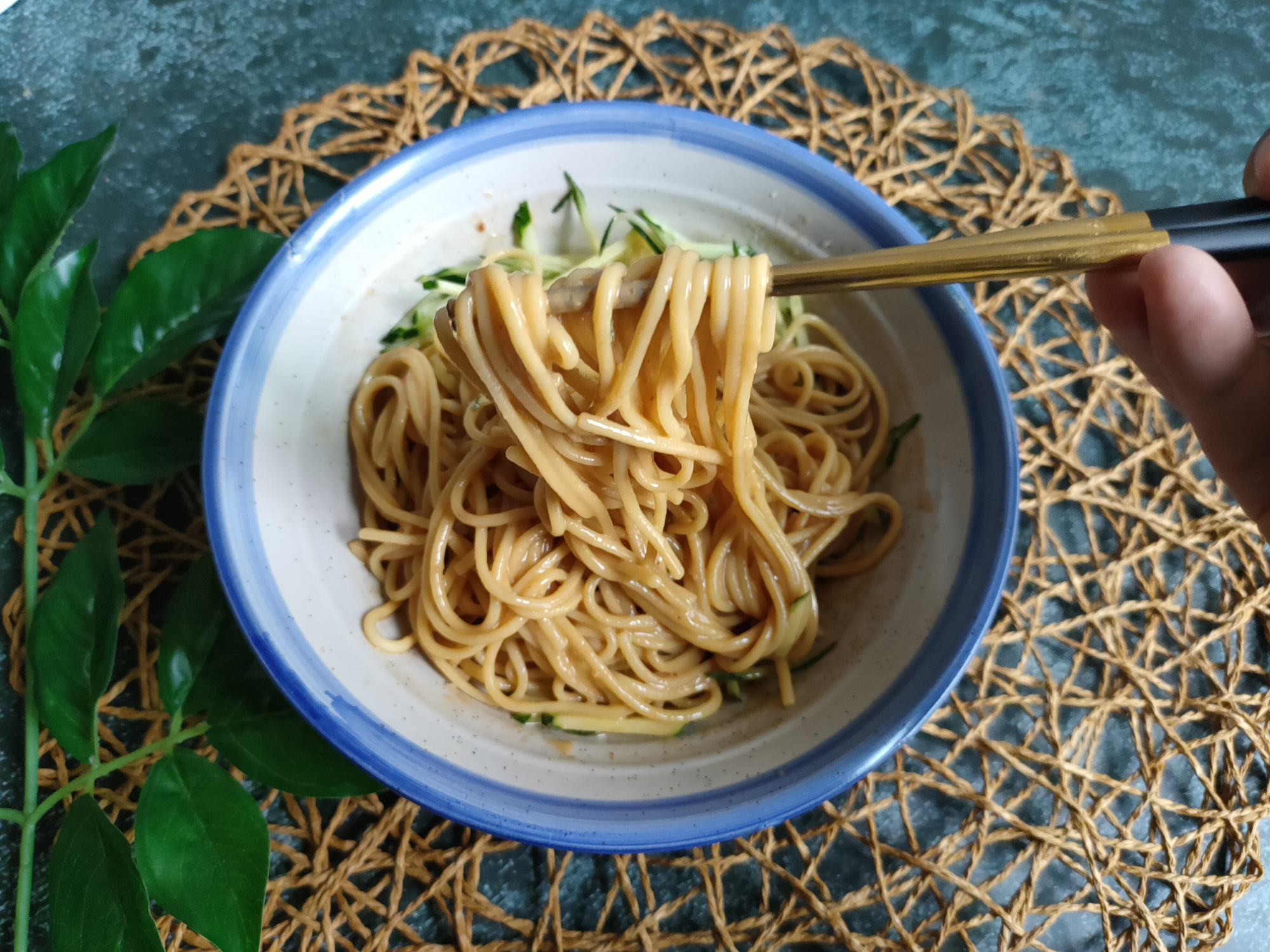 夏天凉面在家怎么做不粘,夏天做凉面的教程