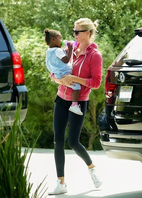 43岁大妈也能变小仙女,40岁还能美回20岁吗