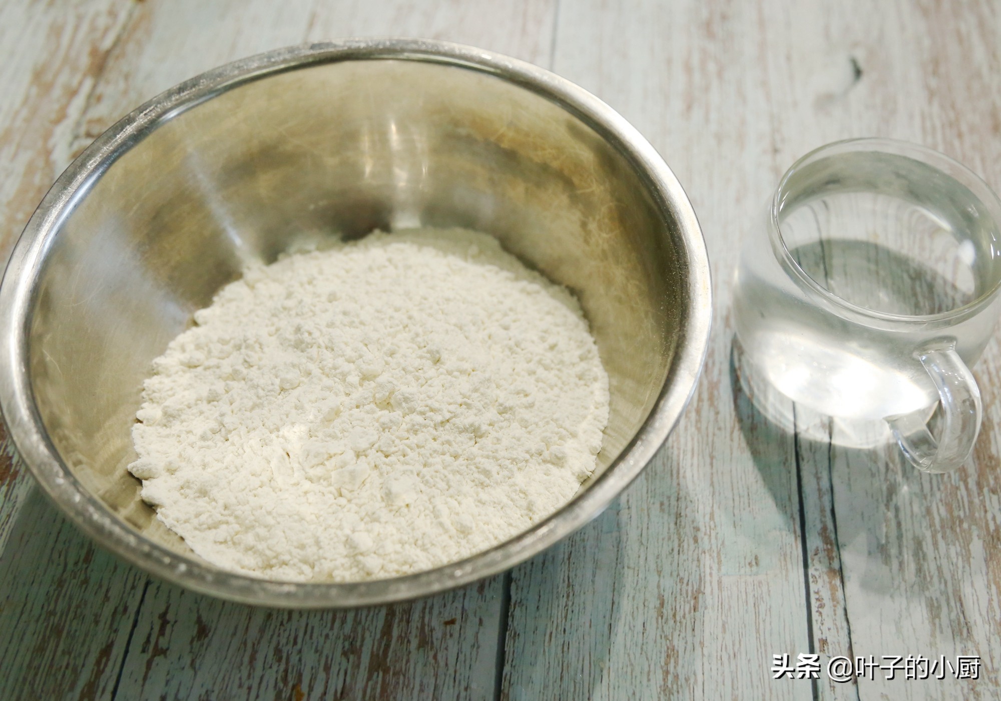 又到了吃凉皮擀面皮的季节,凉皮又软又劲道