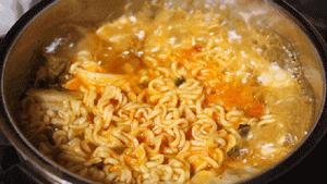 天天吃泡面体重变化,每天吃泡面一个月体重变化