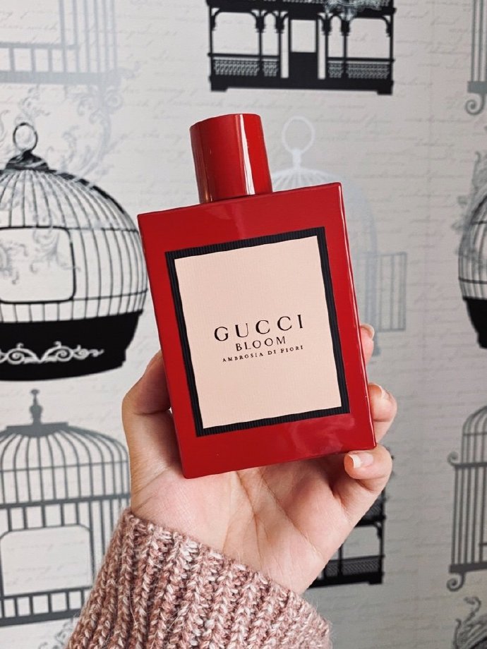 圣诞礼物送女朋友香水,送女生圣诞礼物香水推荐