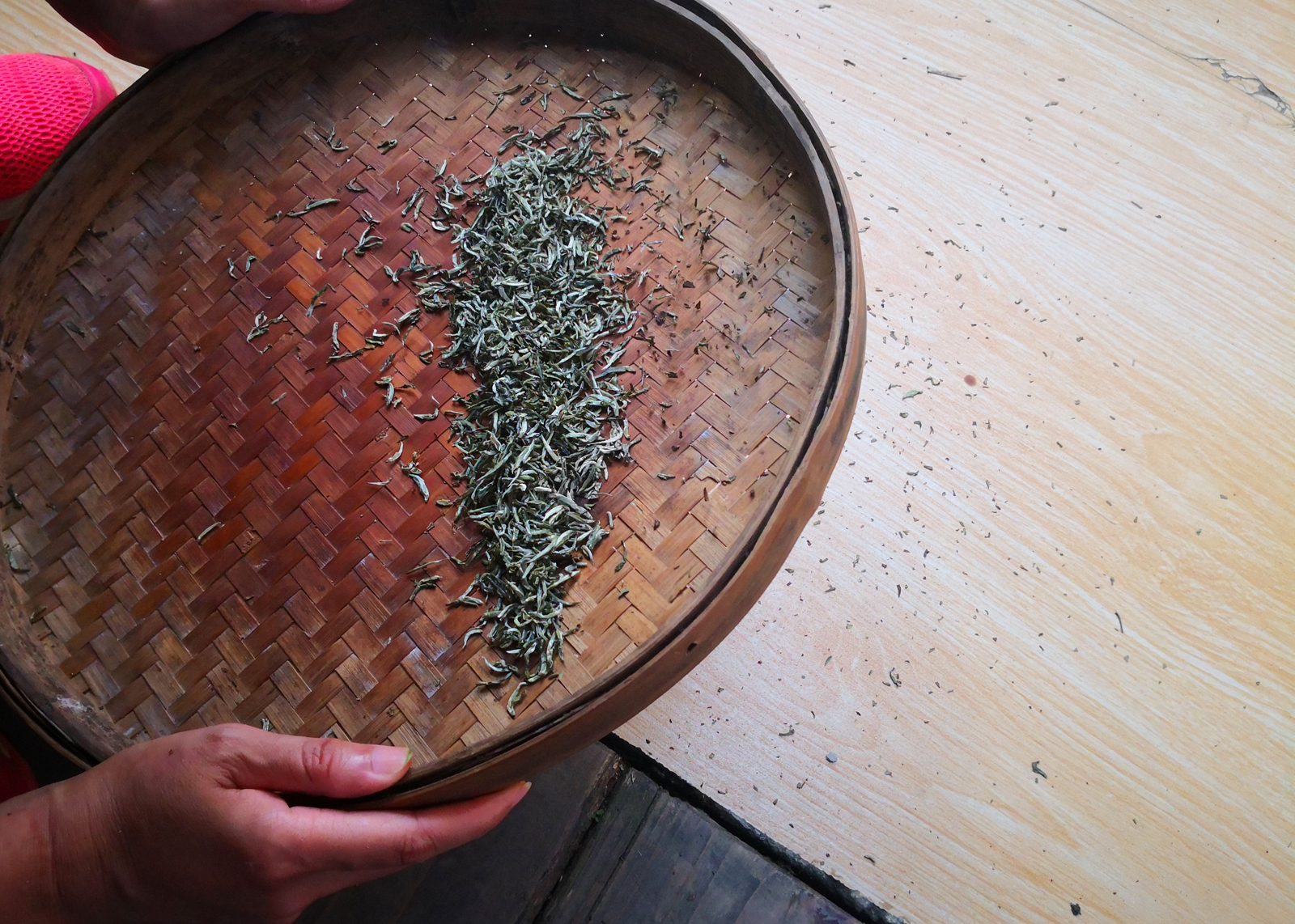 自炒茶叶纯天然,云南茶传统柴火手工炒茶