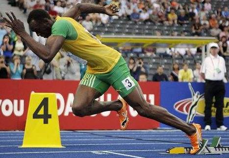 他被誉为体坛最强怪物，是世界上最快的男人，女友才1米5，