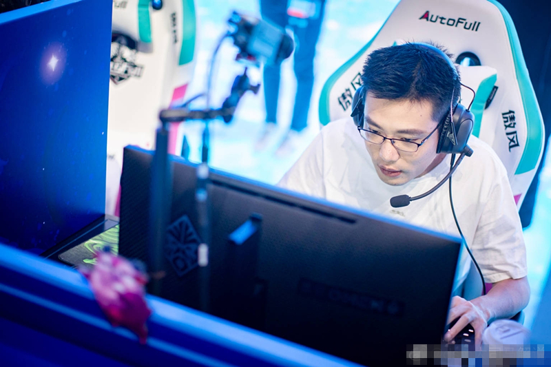 英雄联盟：昔日国服第一螳螂有多强？独创正方形打野引领峡谷潮流